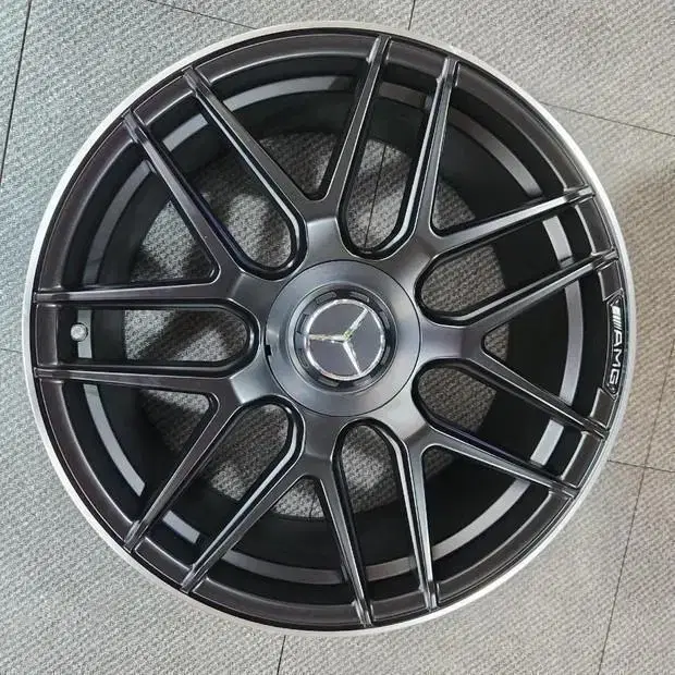 벤츠휠 s63 amg 20인치 휠 신품 한대분 판매 입니다.